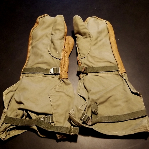 Trigger Finger Mittens - Picture 2 of 7